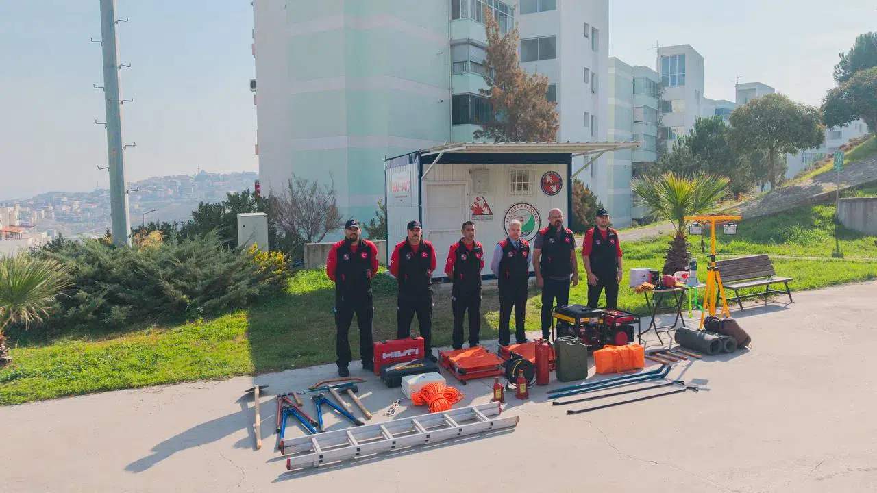 Balçova’da Afet Hazırlığı Tam Gaz: 8 Noktaya Hayat Kurtaracak Tanklar Yerleştirildi!