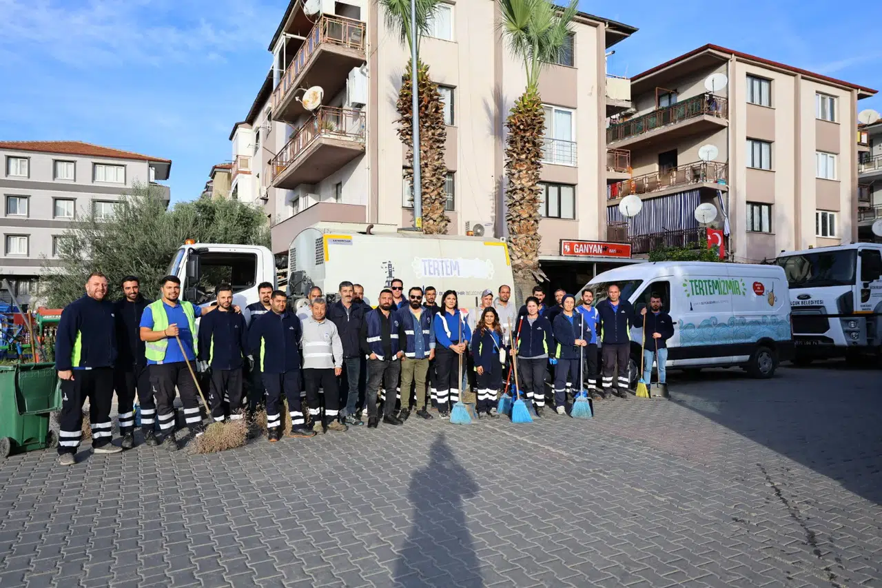 TEMİZLİK EMEKÇİLERİ CUMHURİYET MAHALLESİ’NDE YOĞUN MESAİ HARCADI