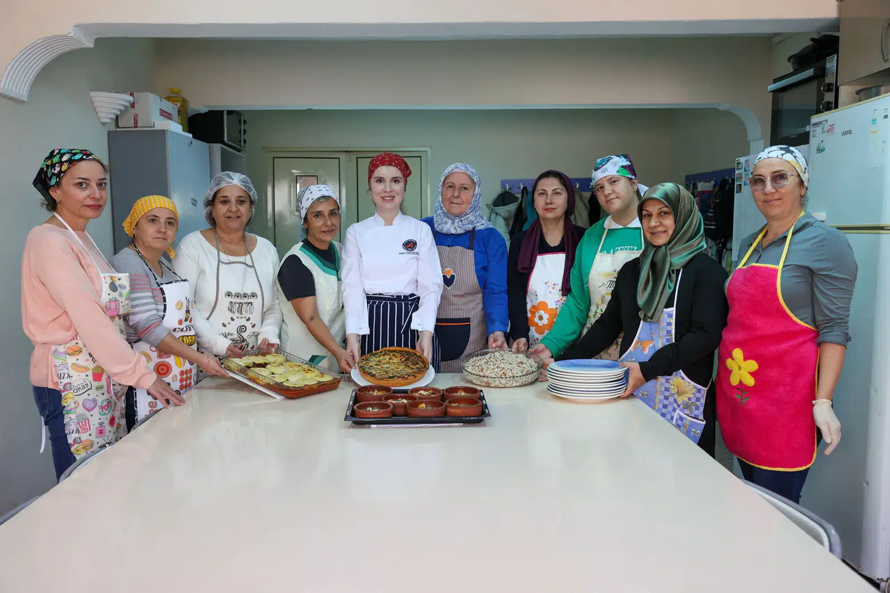 Bucalı Kadınlar Evka-1 Semt Evi’nde Dünya Mutfağıyla Buluşuyor:Hem Öğreniyor Hem Sosyalleşiyorlar