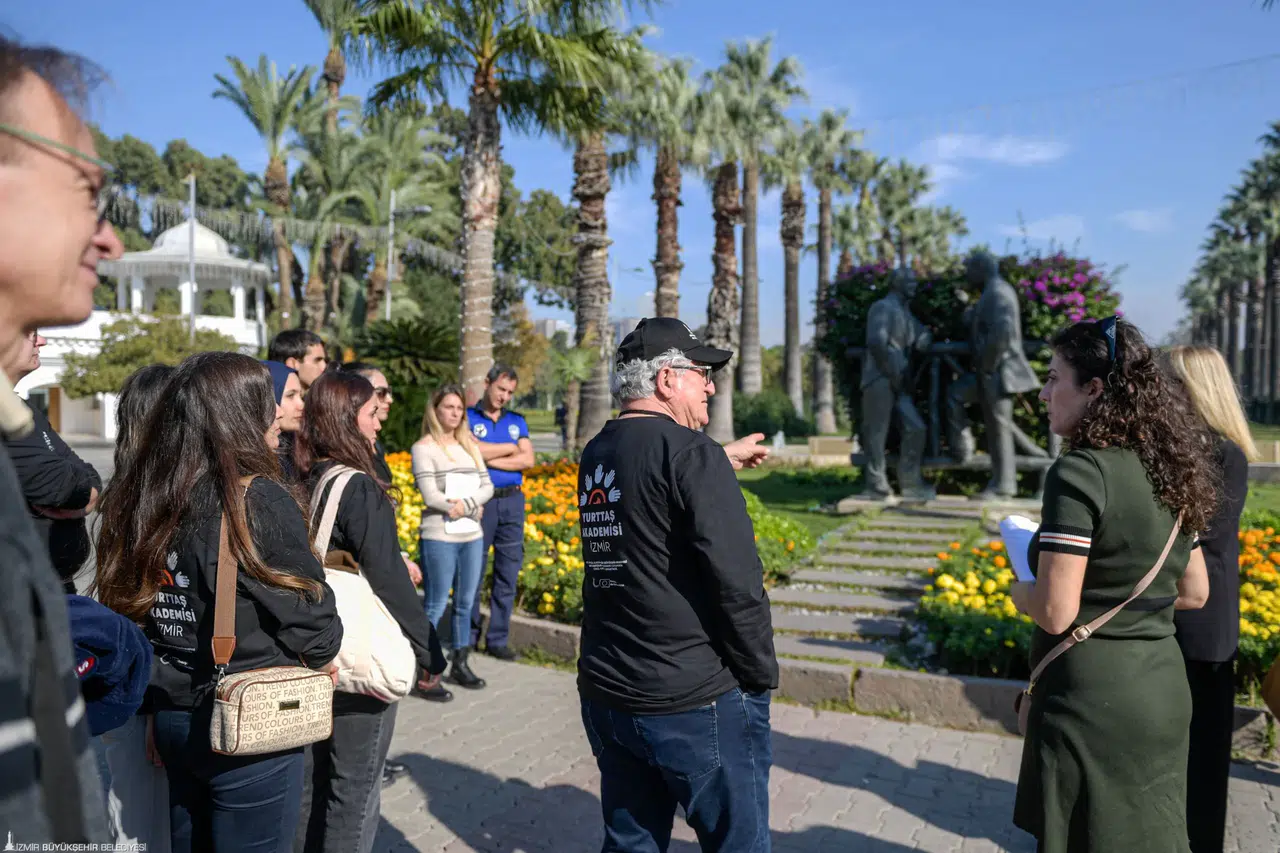 İzmir Büyükşehir Belediyesi “Kent Denetçileri” dönemini başlattı