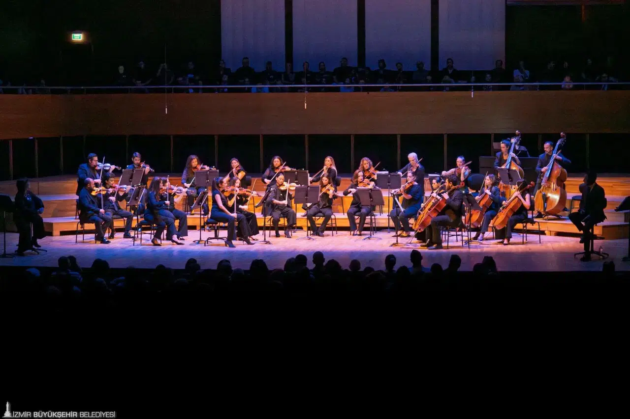 İzmir’de Ata’ya özlem notalarla yankılandı