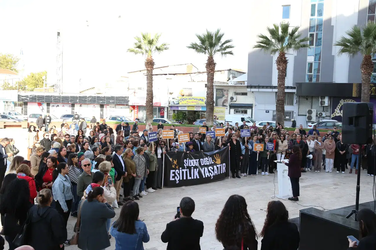 “Çiğli’de Kadınlar ‘Şiddete Hayır’ Dedi”