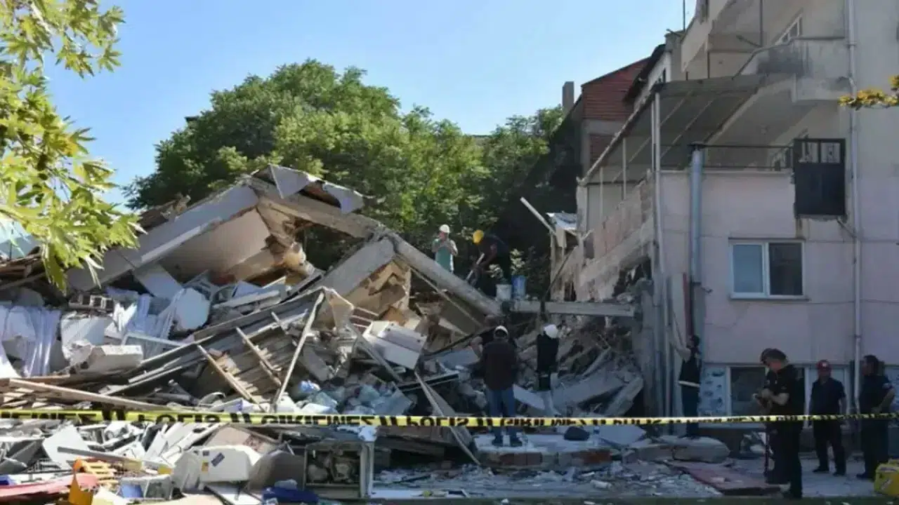 Sındırgı'da deprem fırtınası sürebilir, 18 bini aşan aktivite halkı tedirgin ediyor