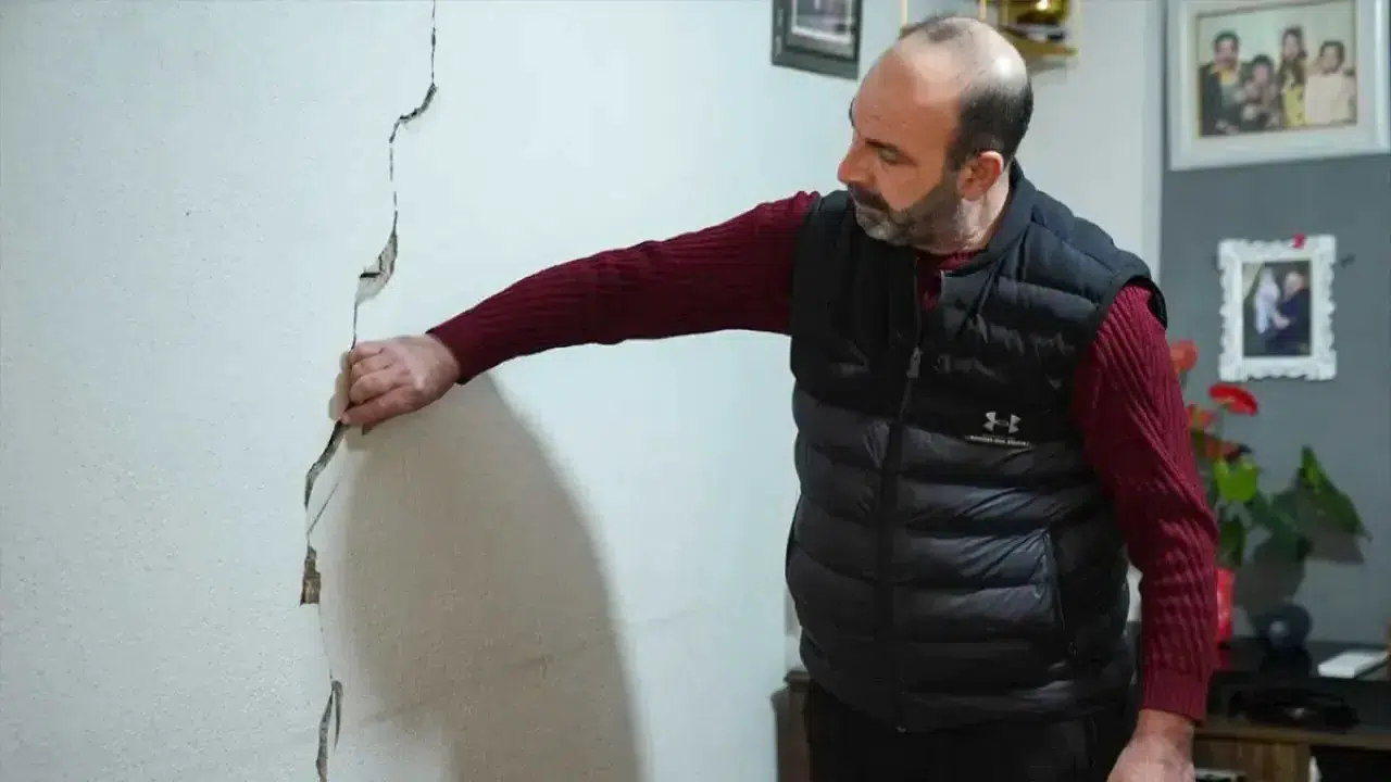 İzmir'de tünel inşaatı evleri yıkıyor, vatandaşlar yardım bekliyor