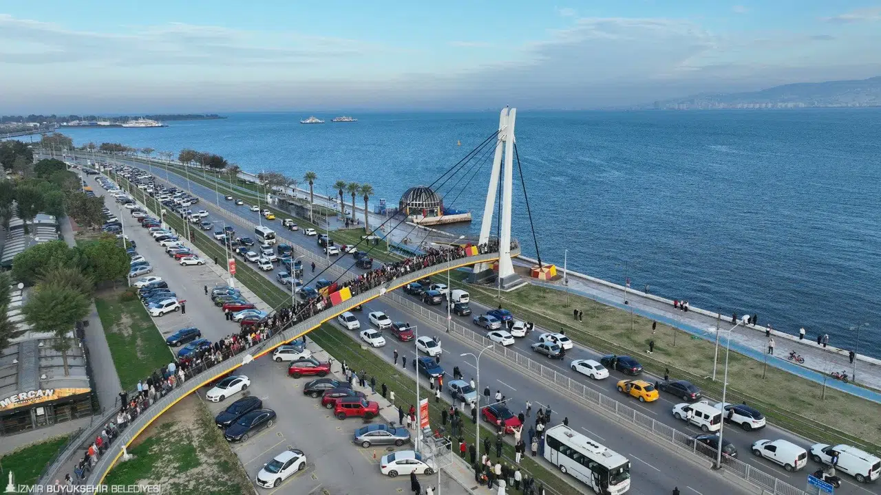 İzmir Ata’sını unutmadı