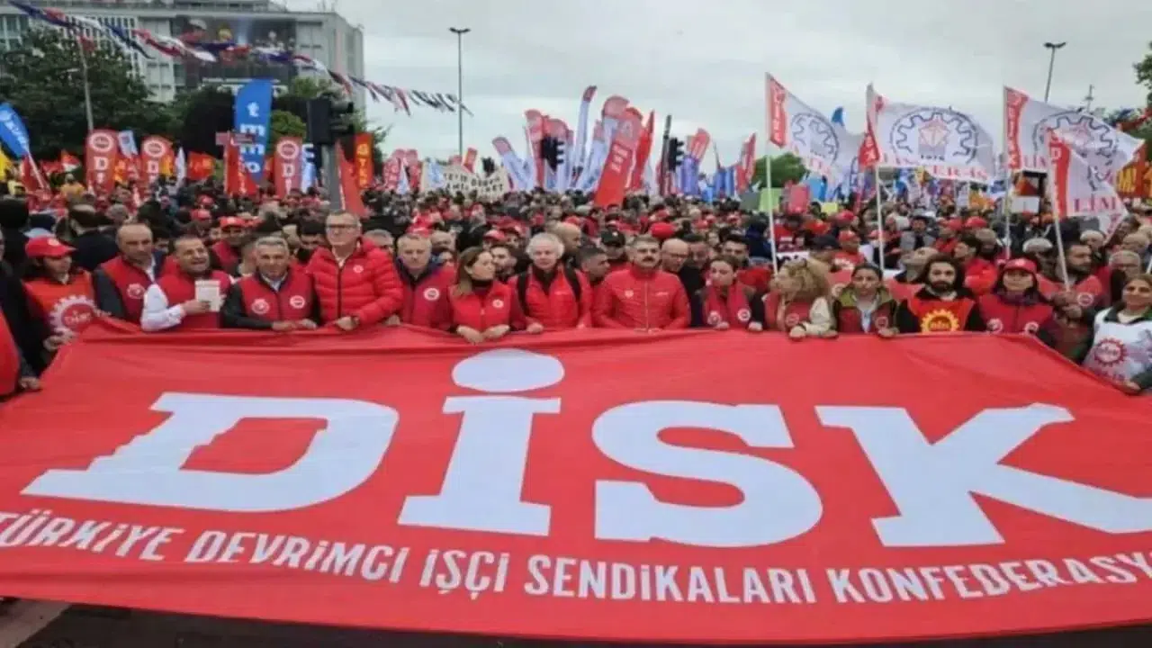 İzmir İşçileri Belediye Açıklamasına Tepki Gösterdi, Haklarını Talep Ediyor