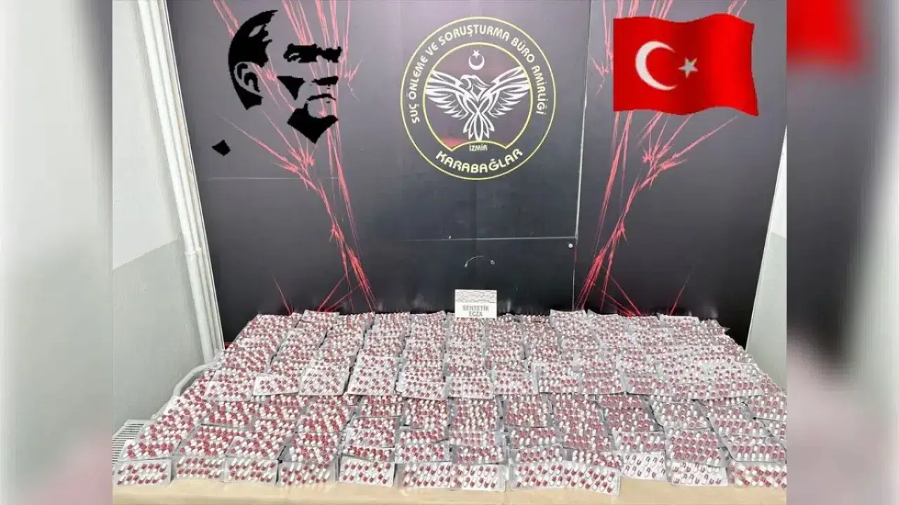 İzmir'de yasaklı madde operasyonu: Aynı aileden 3 kişi tutuklandı, 18 binden fazla sentetik ecza ele geçirildi