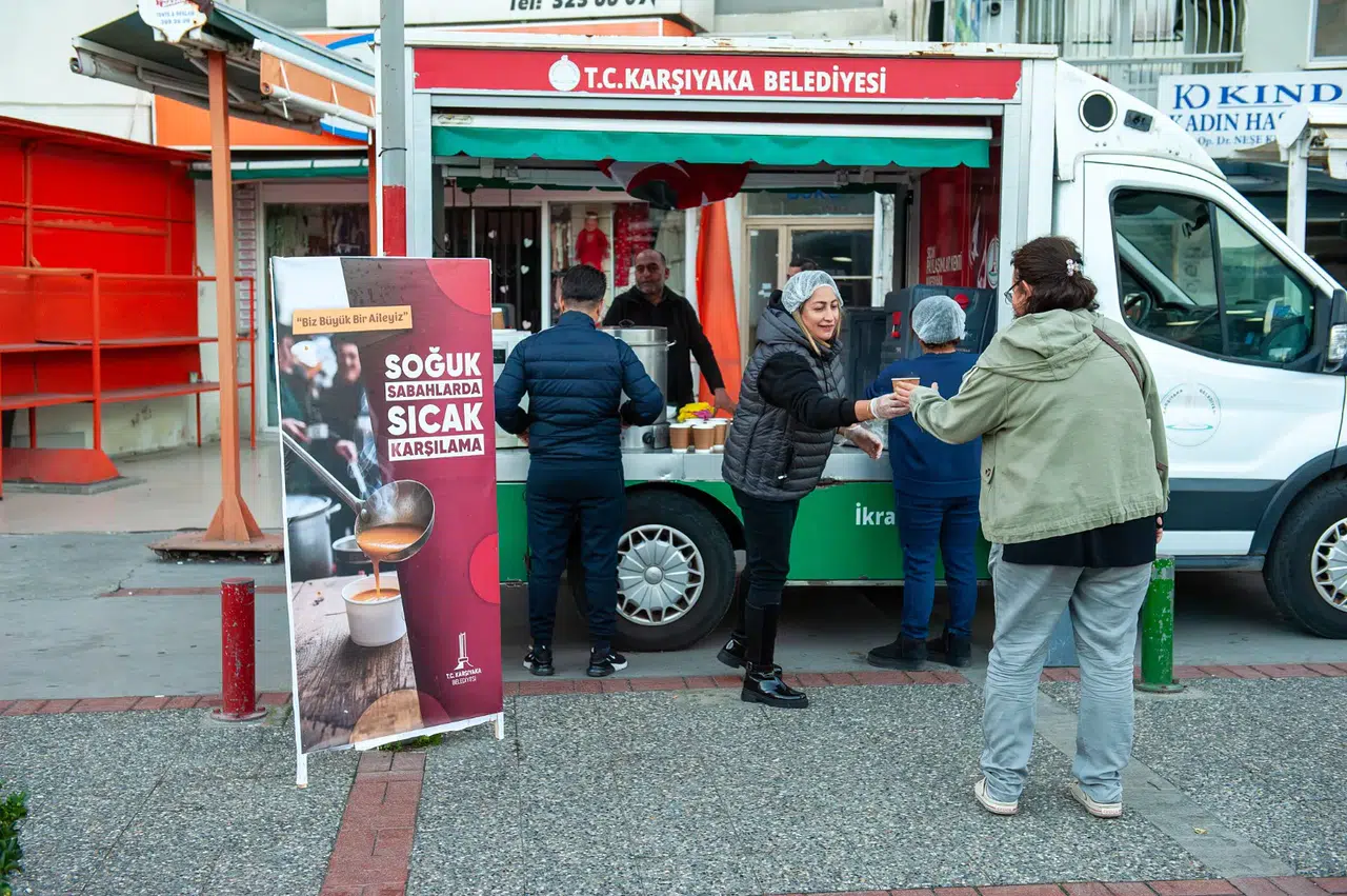 Karşıyaka’da soğuk sabahlara sıcak dokunuş: Çorba ikramı başladı