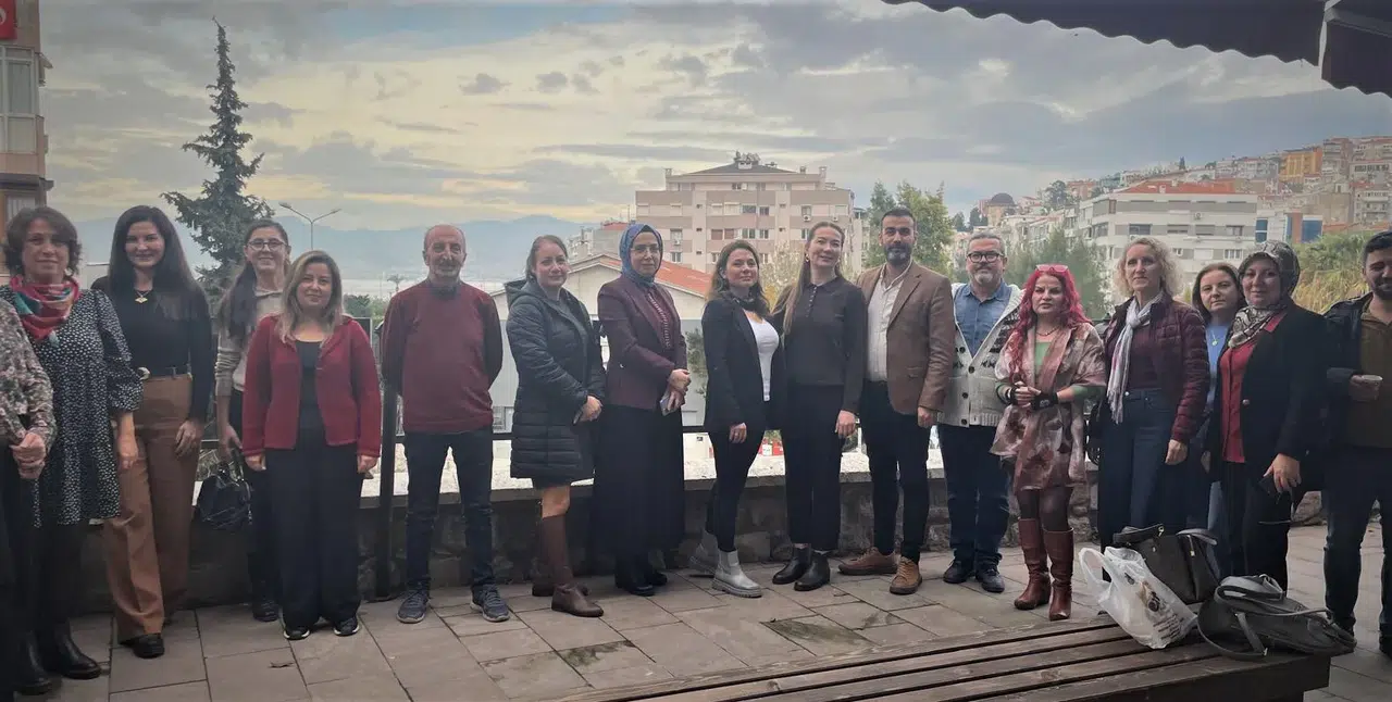 Edebiyat Akademisi İzmir'de Öğretmenlere Sanat ve Eğitim Atölyesi Düzenledi