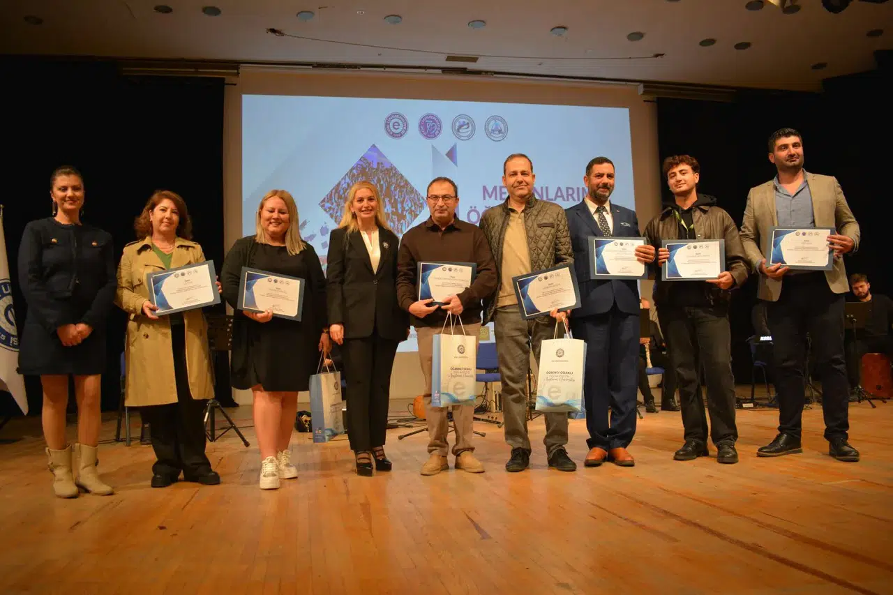 Ege Üniversitesi mezunları öğrencilerle buluştu