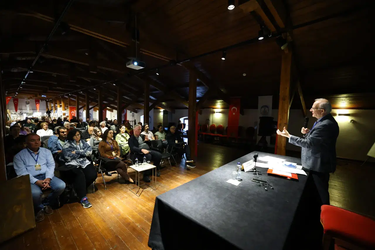 Efes Selçuk’ta Felsefe Günleri: Demokrasi Ve Adalet Felsefe Işığında Tartışıldı