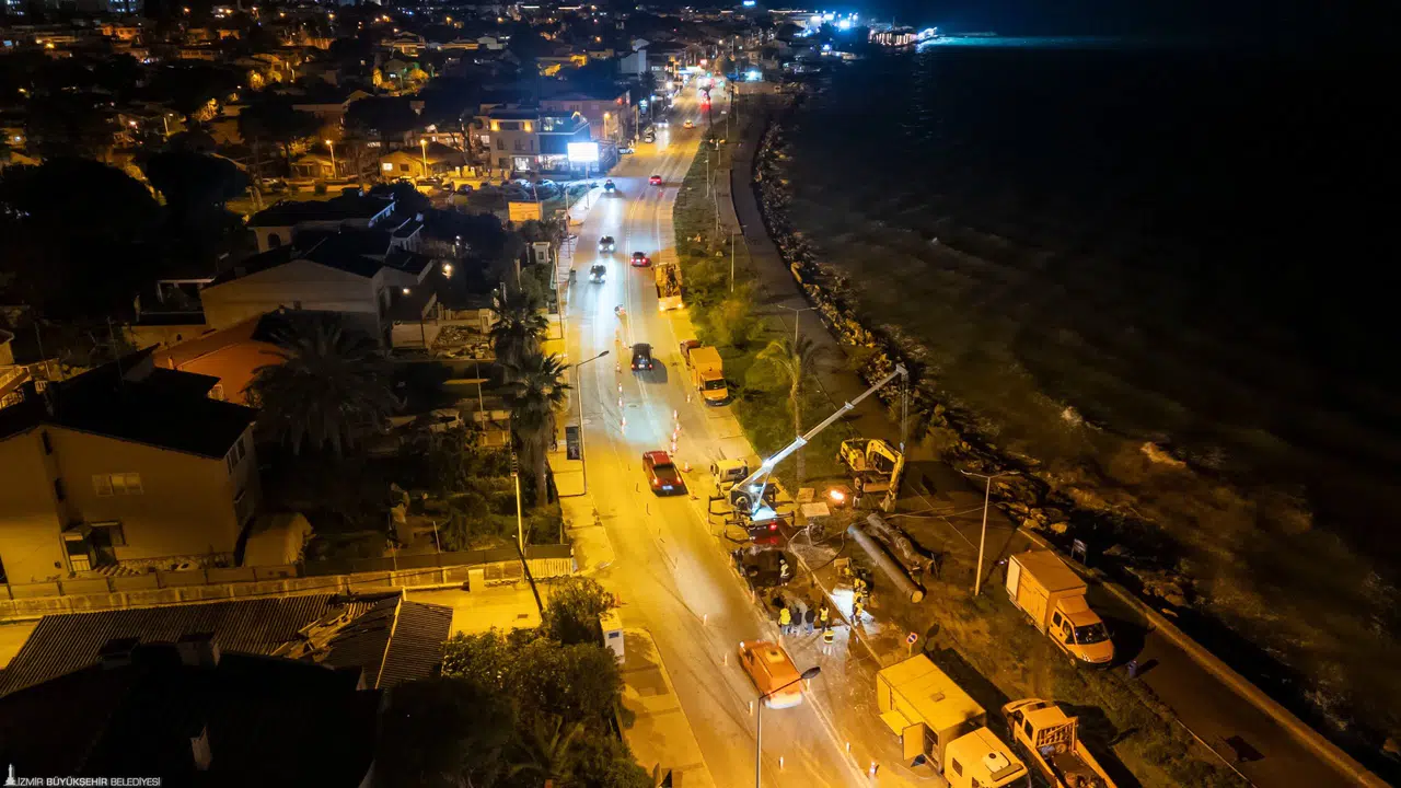 İZSU ekipleri Güzelbahçe–Narlıdere ana iletim hattındaki arızayı giderdi