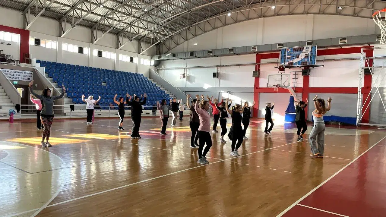 Narlıdere’de Kadınlar Güne Sağlıklı ve Enerjik Başlıyor