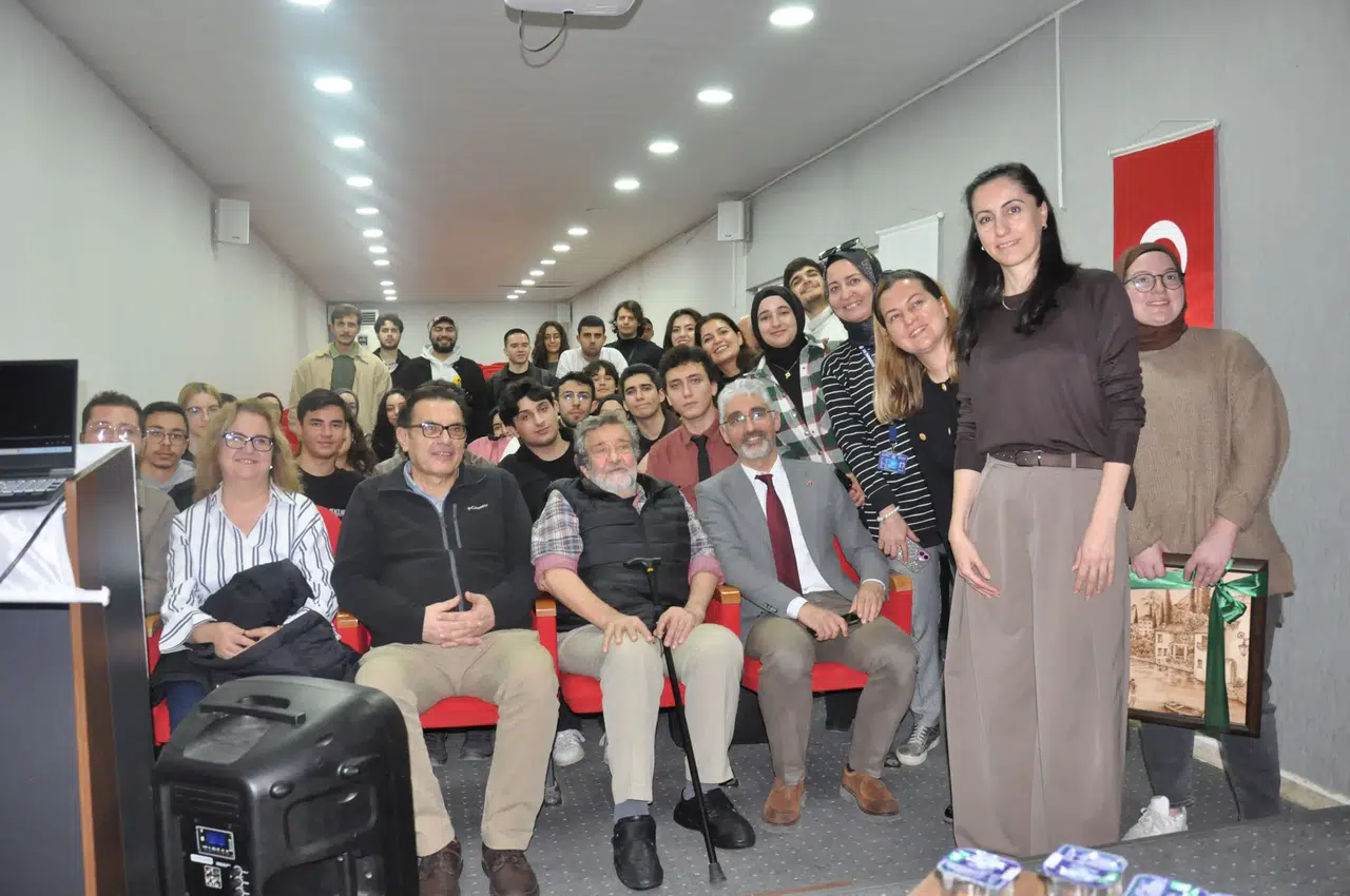 Duayen Savaş Muhabiri Coşkun Aral Egeli gençlerle buluştu