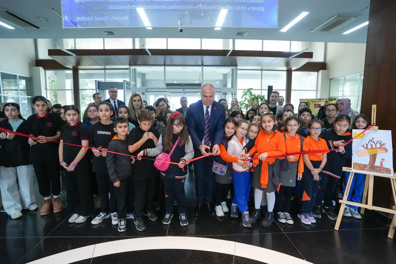 Gaziemirli çocuklar “Toprak” temalı resimleriyle iklim krizine dikkat çekti