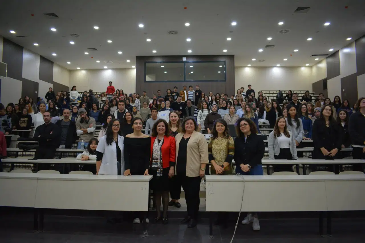 Ege Üniversitesi Hemşirelik Fakültesinde akranlar buluşuyor