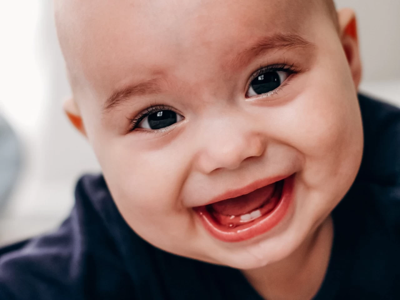 Bebeklerin Erken Diş Çıkması: Ailelere Hayati Uyarılar!