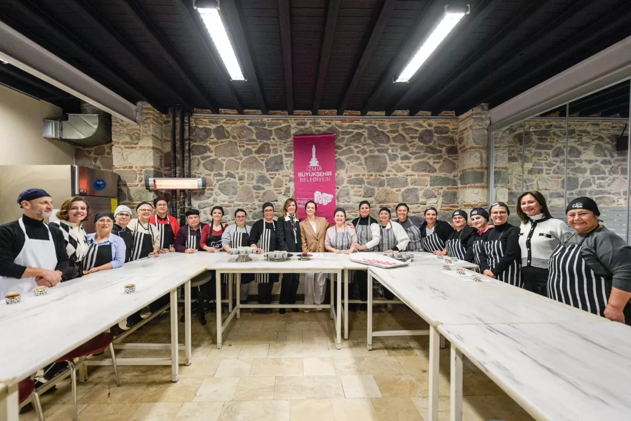 İzmir'de İşitme Engellilere Yönelik Pastacılık Kursu Başladı