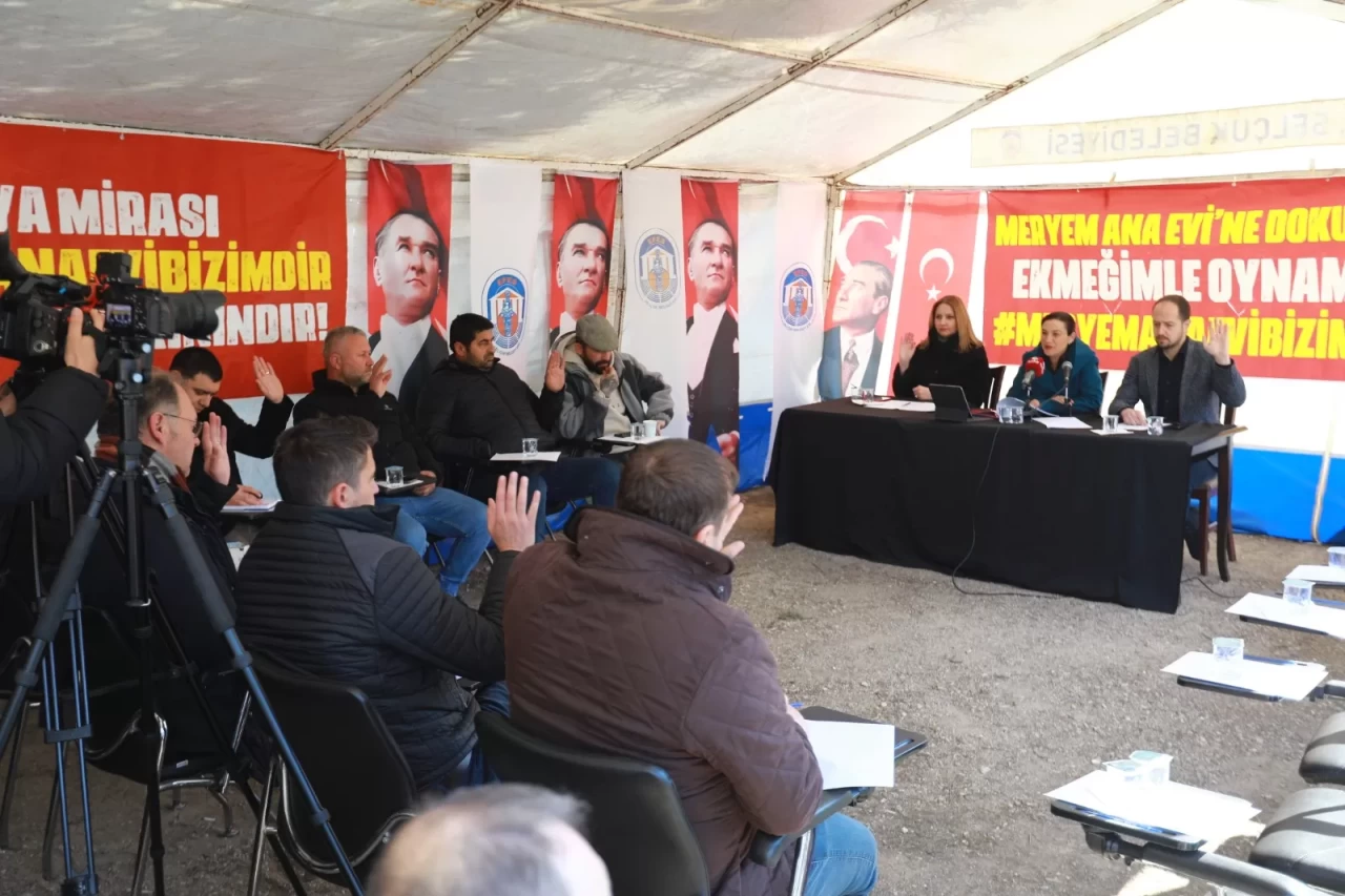 Efes Selçuk’taki Yeni Projeler Başkan Ceritoğlu Sengel’in Meclis Toplantısında Aydınlatıldı