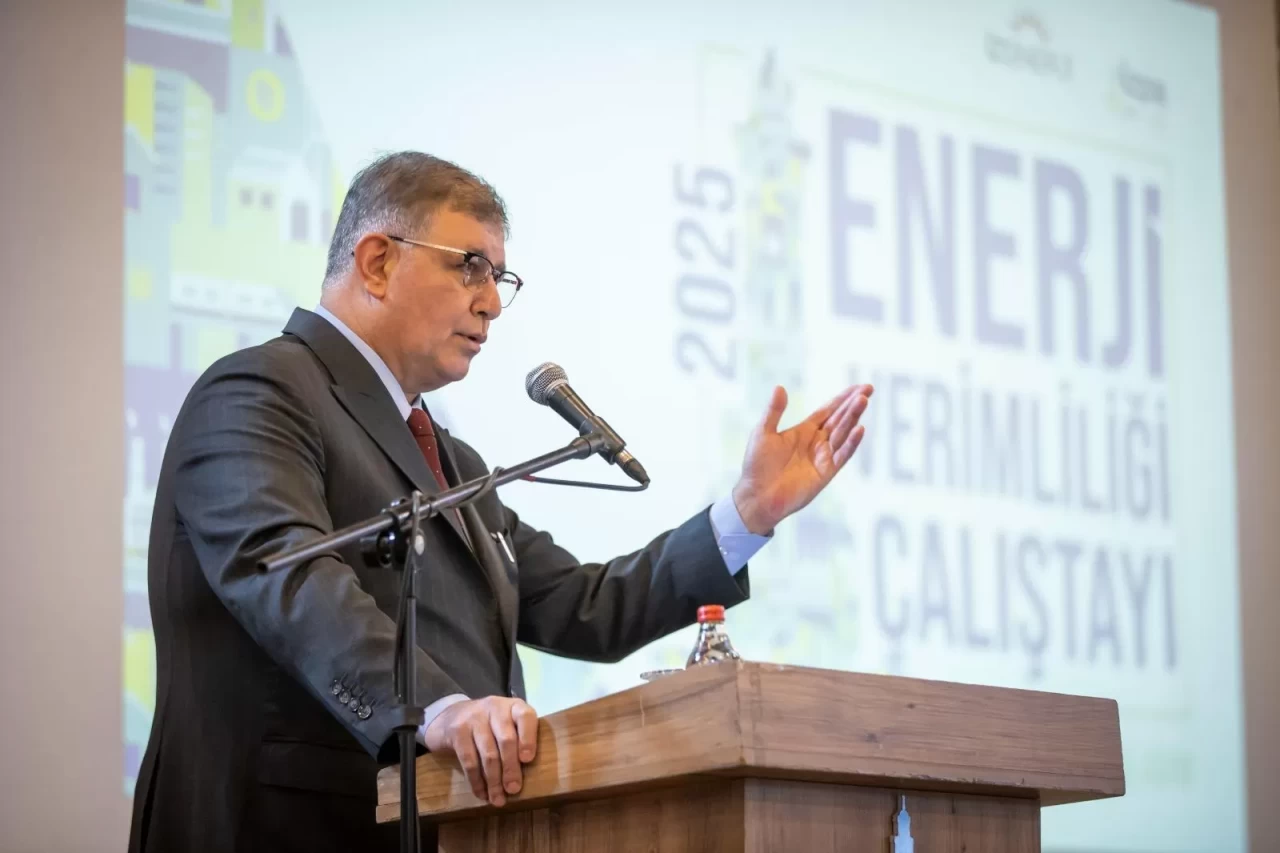 İzmir Büyükşehir Belediyesi Enerji Verimliliği Çalıştayı'nda Karbon Nötr Hedefini Paylaştı