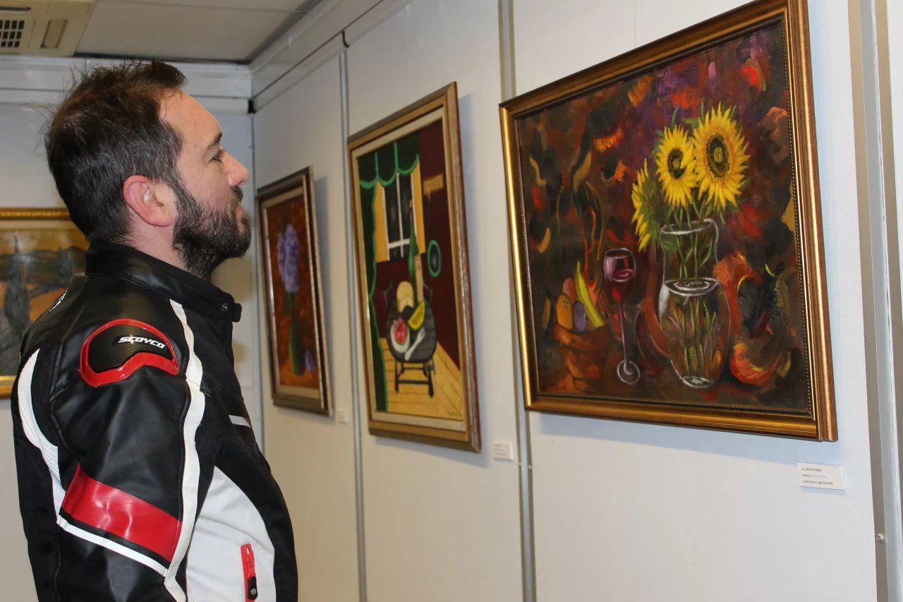 Ege Üniversitesi'nde Sanat ve Vefa Buluştu: “Sessiz Dünyada Sanat” Sergisi Açıldı!