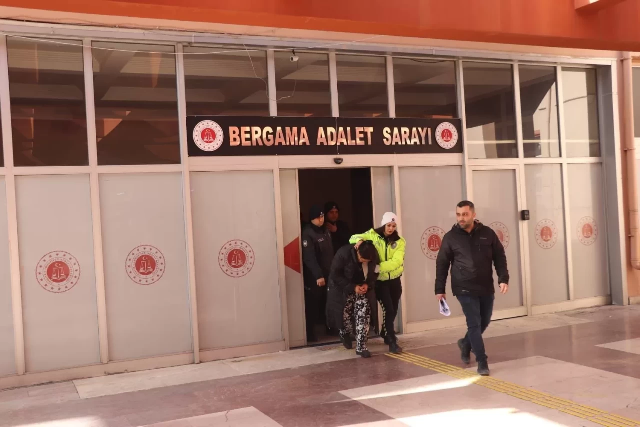 İzmir’de Uyuşturucu Operasyonu: 2 Kadın Şüpheli Tutuklandı!
