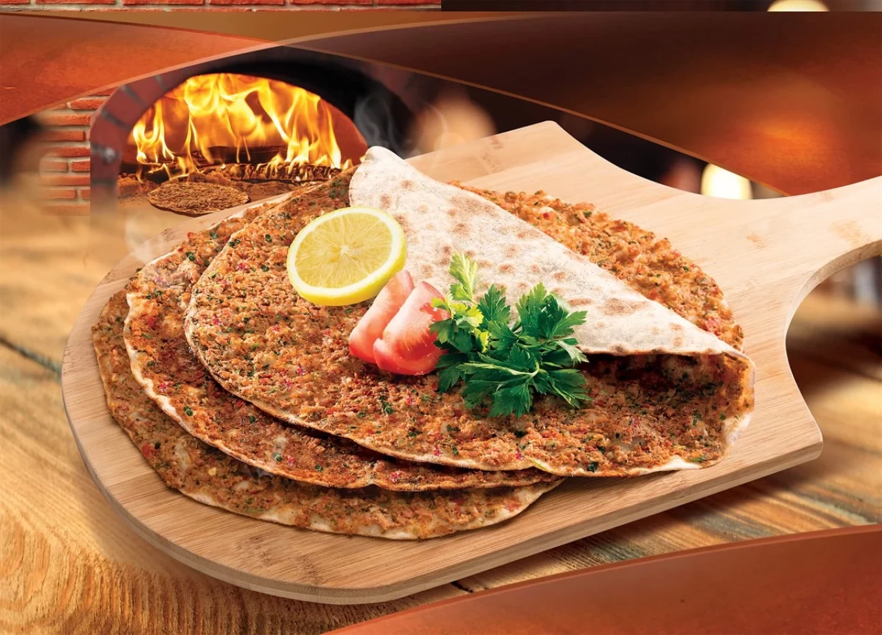 İzmir’in En İyi Pide ve Lahmacun Mekanları: İzmir'de Lahmacun Nerede Yenir?