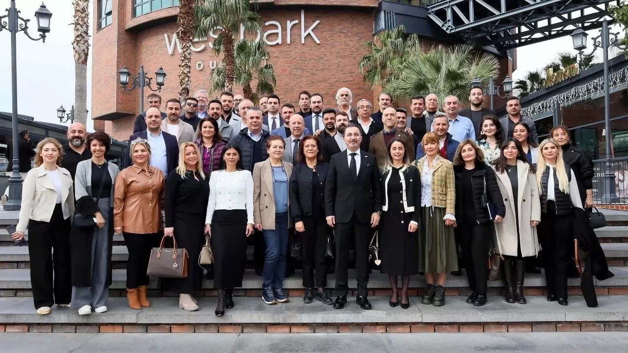 İZSİAD, Westpark AVM'de 50 yeni üyeyle buluştu, büyüme hedeflerini paylaştı.