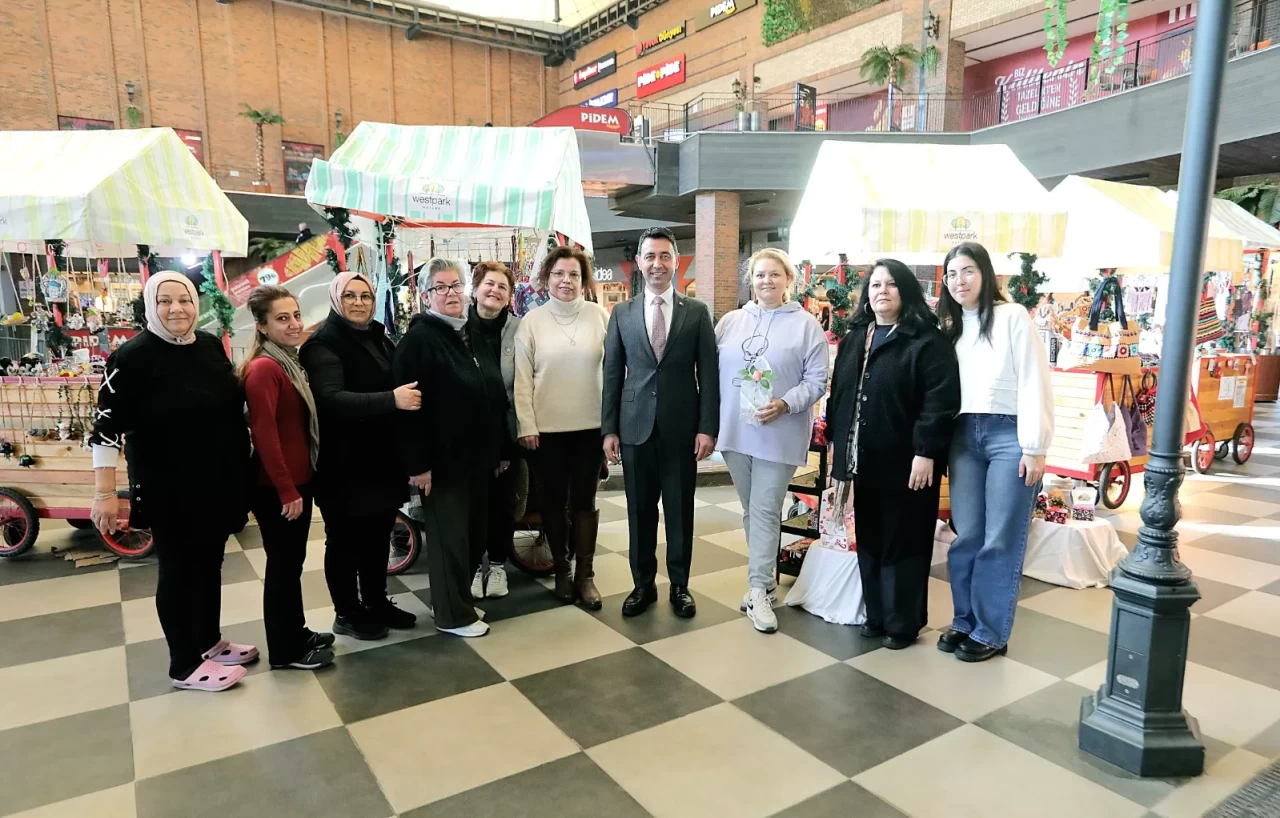 Bayraklılı Kadınlardan Sevgililer Günü’ne Özel El Emeği Sergisi!