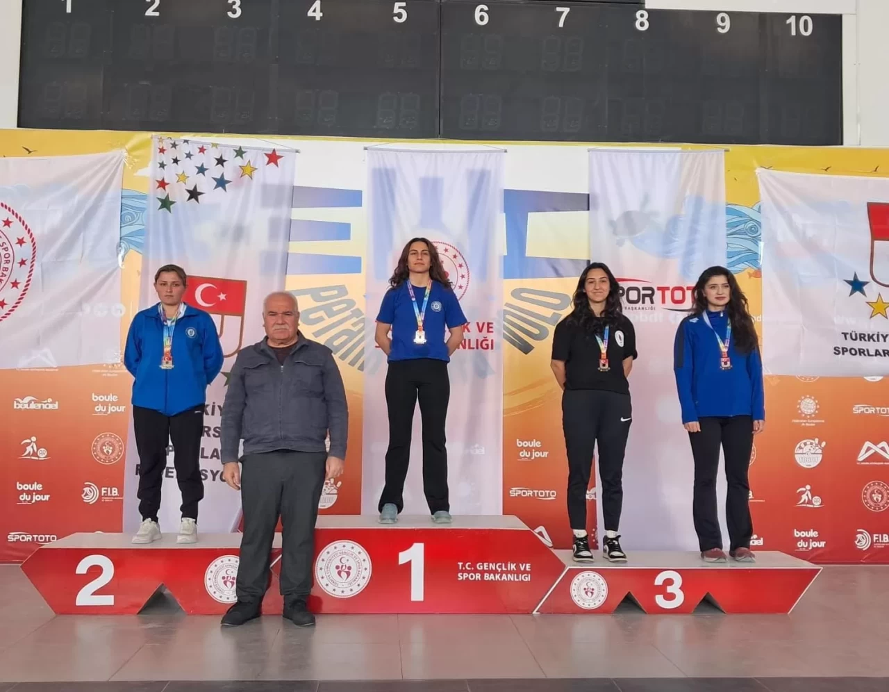 Egeli Sporcu Beyza Tatarlı'dan Çifte Başarı! Türkiye Şampiyonu Oldu