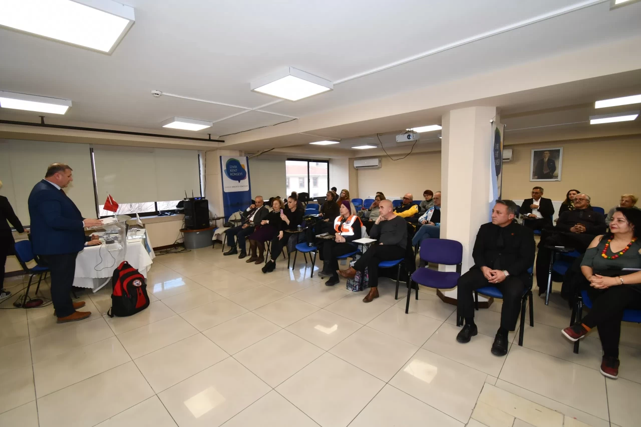 İzmir Kent Konseyi’nden Anlamlı Etkinlik: 6 Şubat Depremi Unutulmadı!