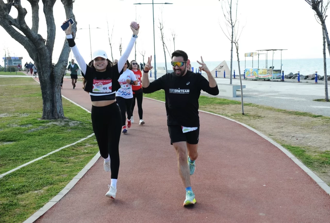 Karşıyaka'da "Sevdiğinle Koş" Etkinliği Büyük Coşkuyla Sona Erdi