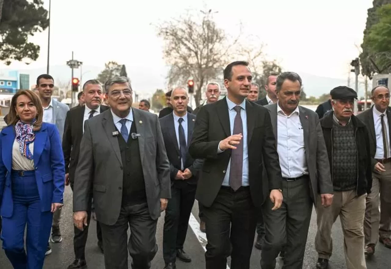 Bornova'da Yol ve Kavşak Açılışı Yapıldı: Okullar İçin Güvenli Geçiş Sağlandı