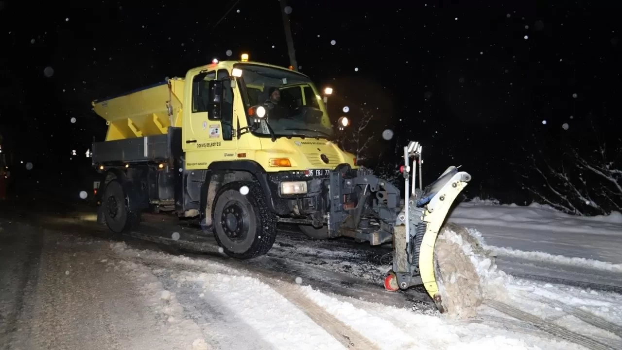 Ödemiş’te Kar Alarmı! Bozdağ’da Gece Boyu Kar Temizliği
