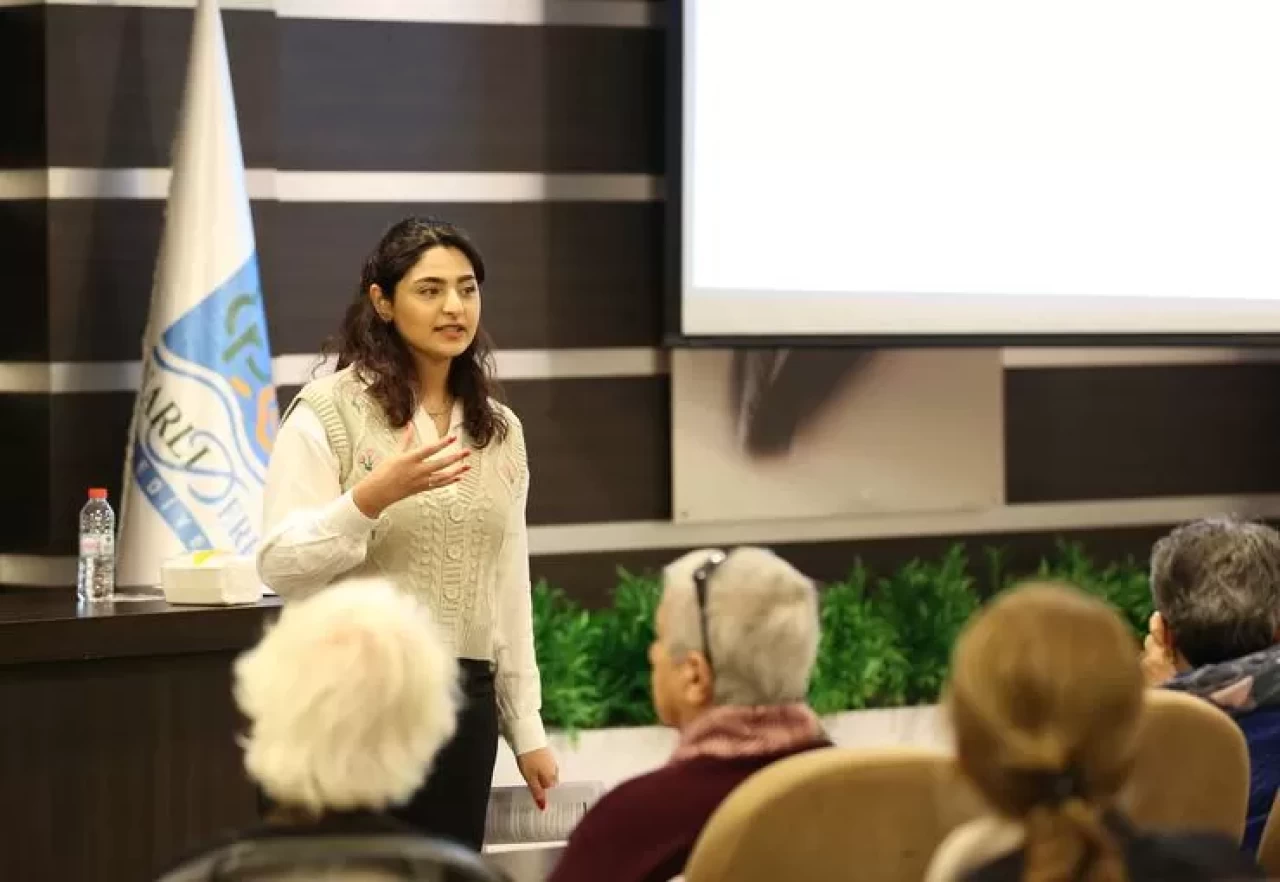 Narlıdere Belediyesi, Vatandaşlara Öz-Şefkat Semineri Düzenleyerek Stresle Başa Çıkma Yöntemlerini Anlattı