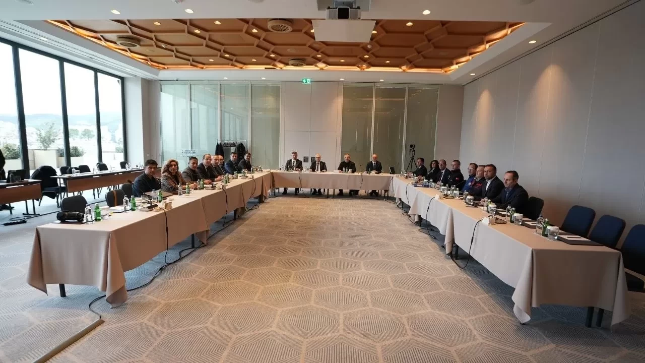 Ege'de Deprem Alarmı! 5 Büyükşehir Belediye Başkanı İzmir’de Acil Toplandı