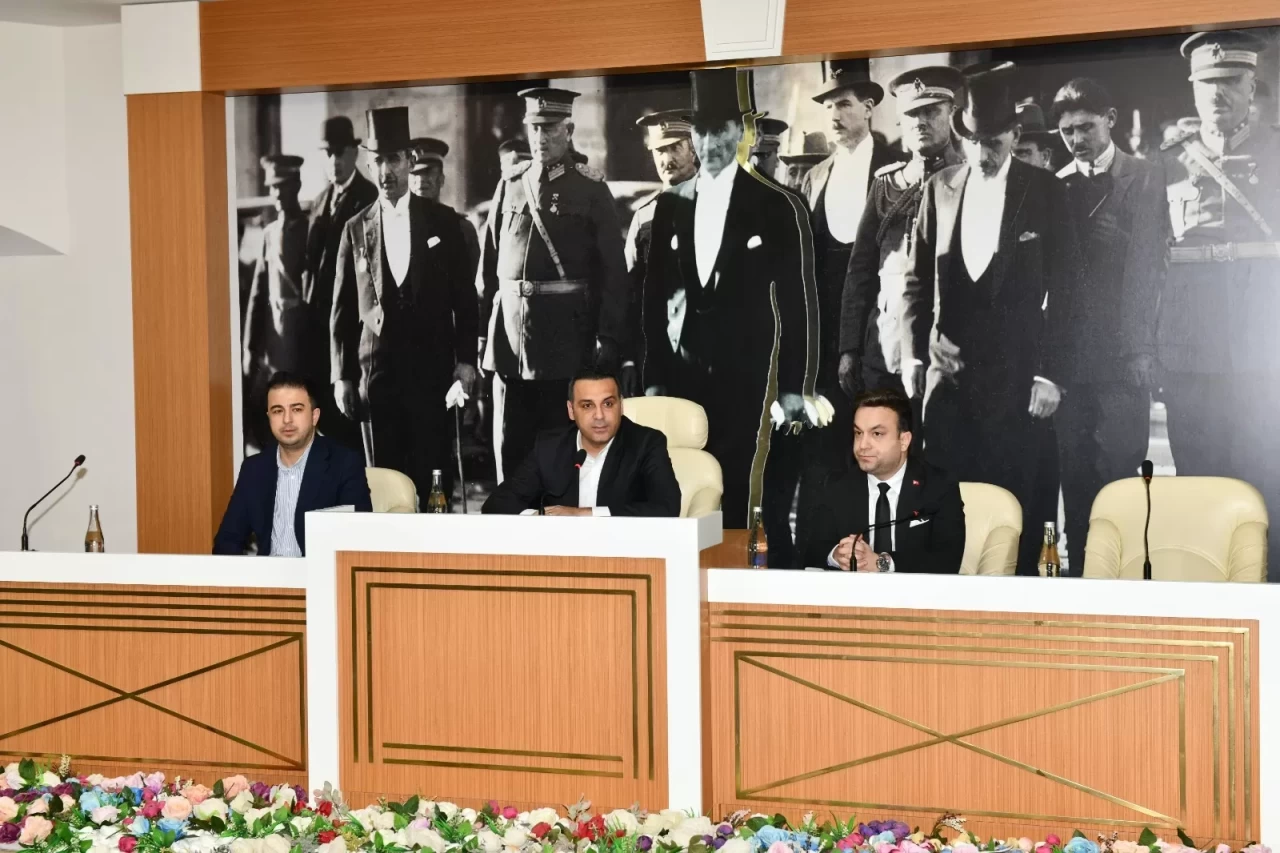 Çiğli Belediyesi, Köyiçi Mahallesi'nde kentsel dönüşüm çalışmaları için bilgilendirme toplantısı düzenledi