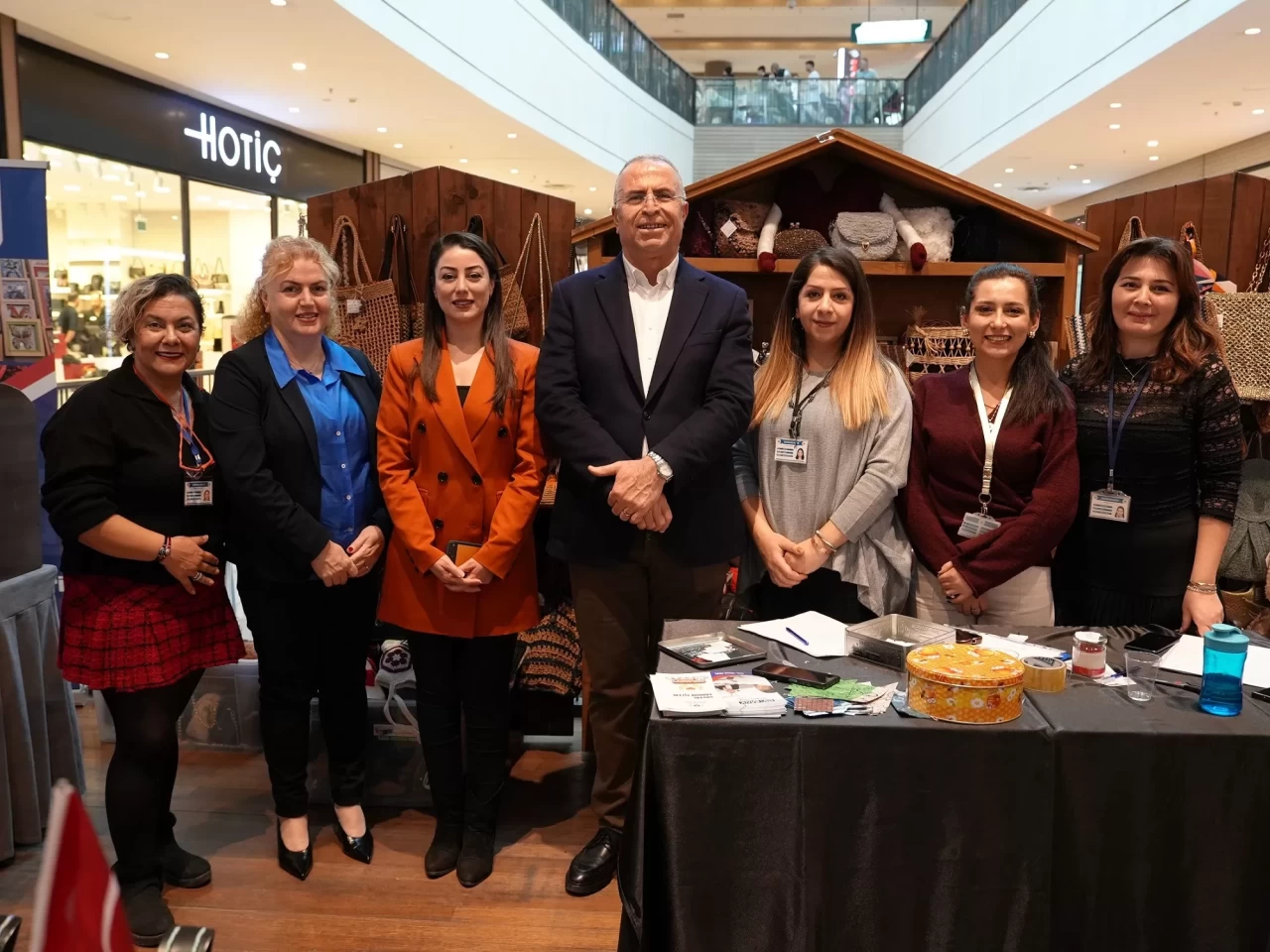 Gaziemir Belediyesi, Kadınların Ürünlerini Sevgililer Günü Sergisinde Tanıtıyor