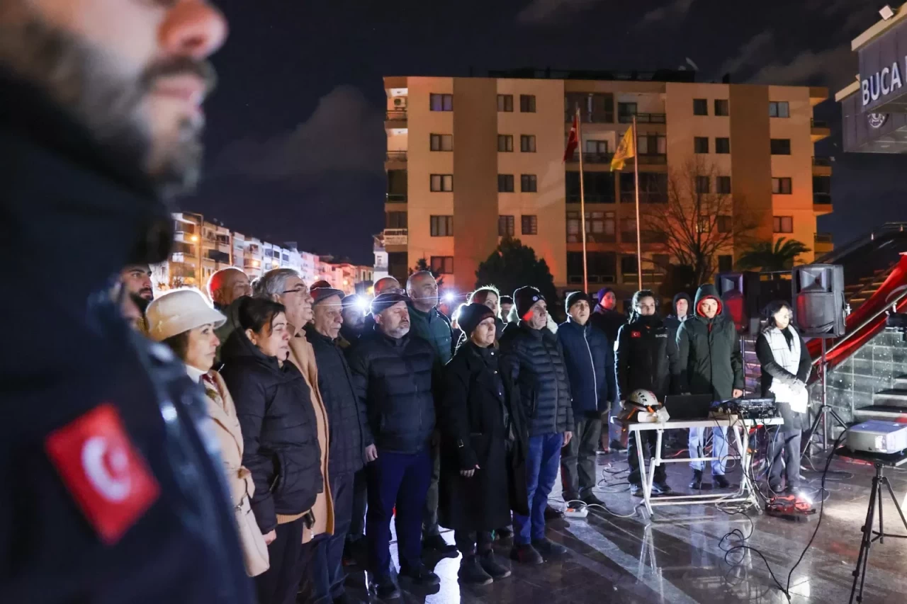Buca’da 6 Şubat Depremi Anıldı: 04.17’de Duygusal Tören!