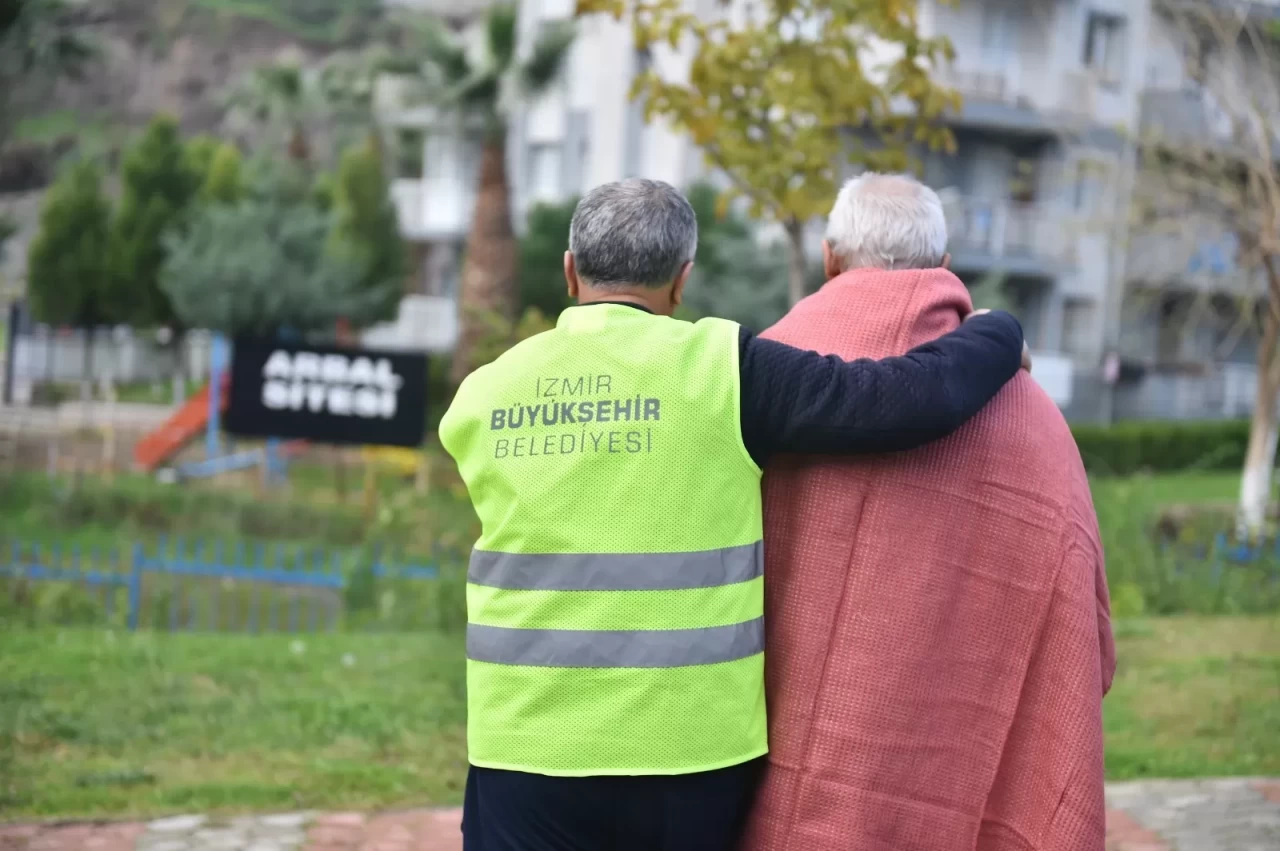 İzmir'de Evsizlere Geçici Barınma İmkanı: Müyesser Turfan Konuk Evi Çözüm Sunuyor