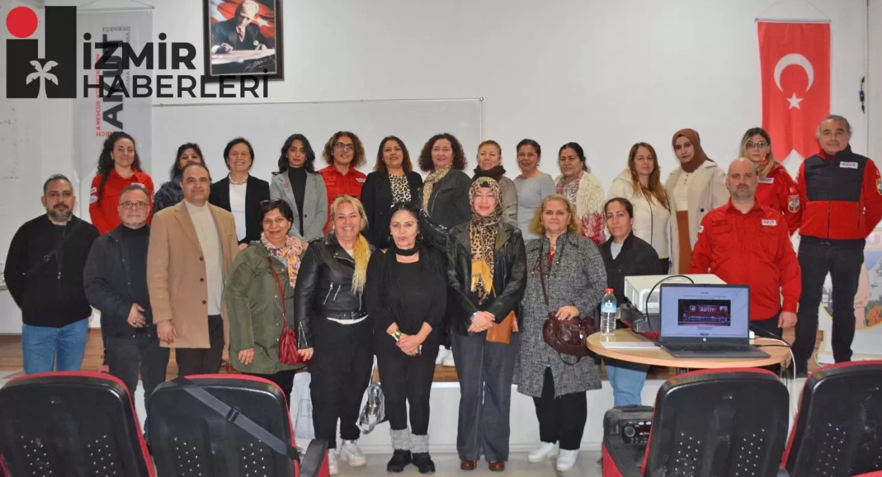 Karabağlar'da Afetlere Karşı Güçlü Adım: Mahalle Gönüllülük Sistemi Yaygınlaşıyor!