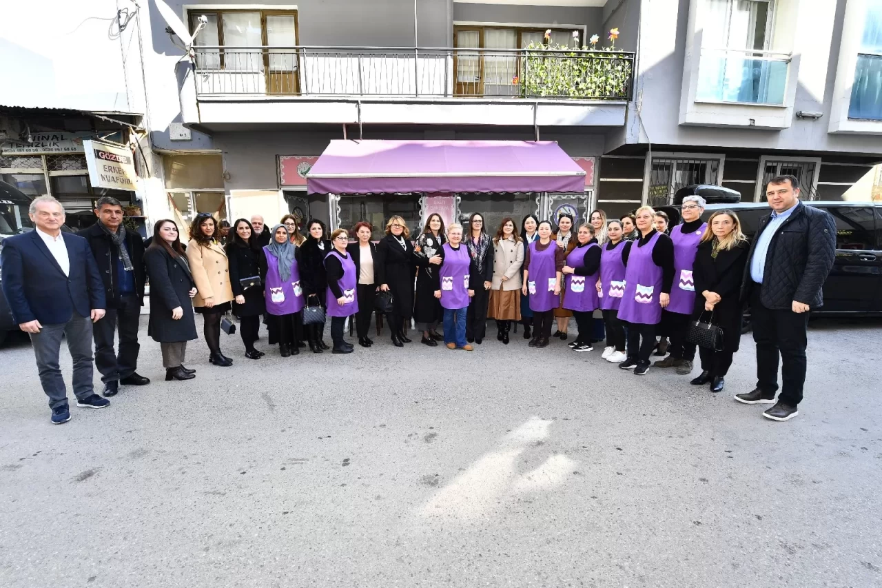İzmirli Belediye Başkanlarının Eşleri Sosyal Projeler İçin Buluştu