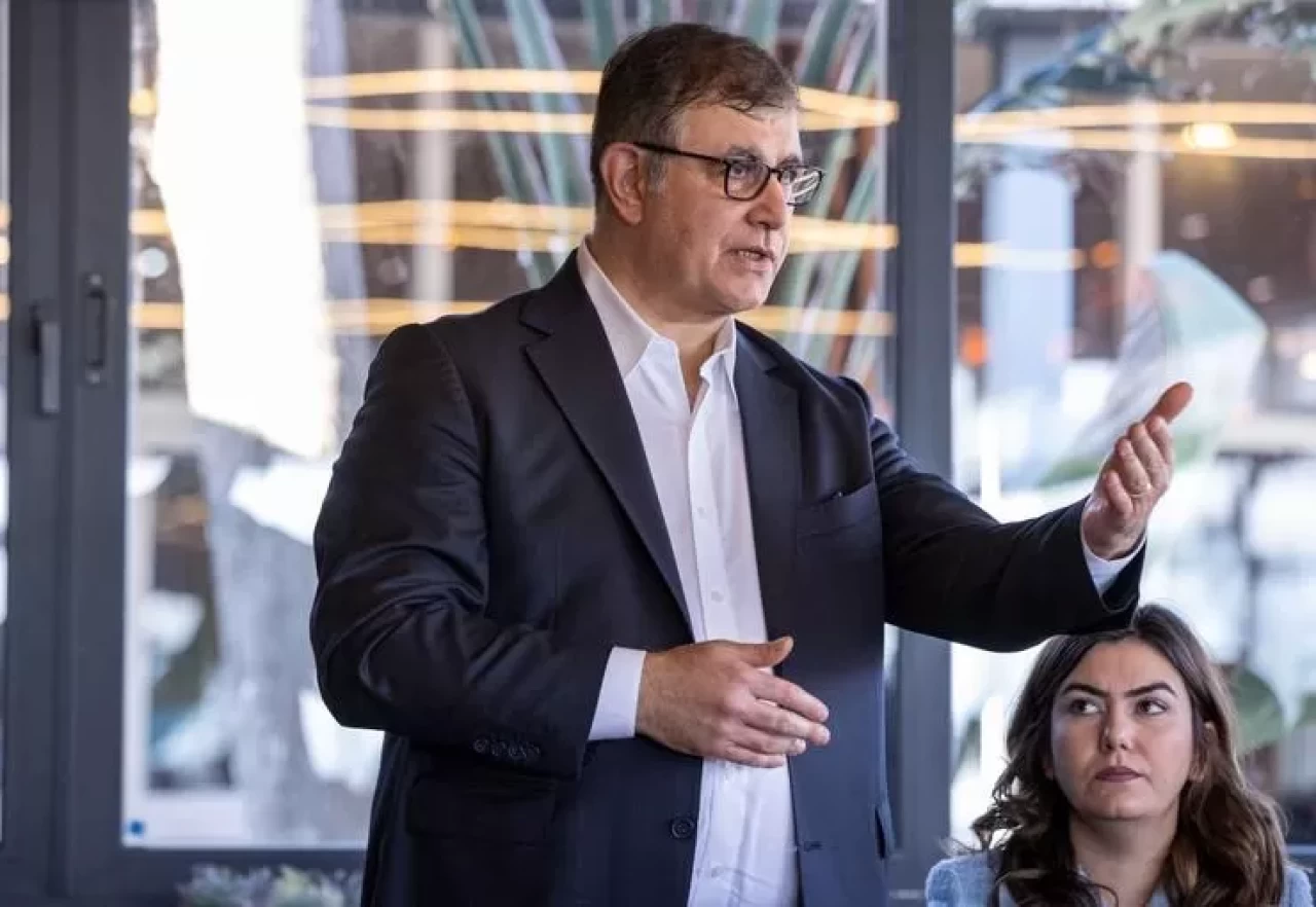 İzmir Büyükşehir Belediye Başkanı Cemil Tugay Çeşme'de Gençlerle Buluştu