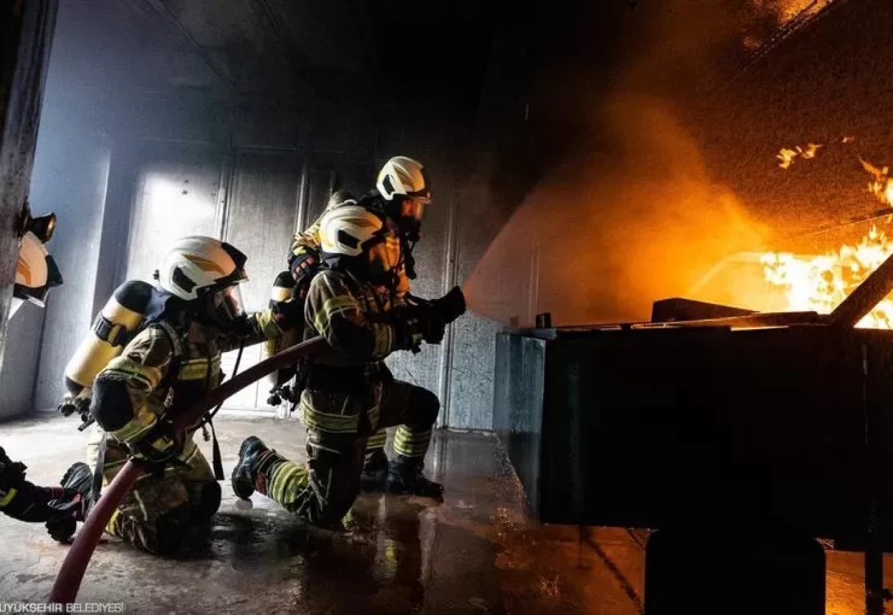 İzmir Büyükşehir Belediyesi İtfaiyesi, Yangınla Mücadele Eğitimlerinde 31 Bin İzmirliyi Eğitti