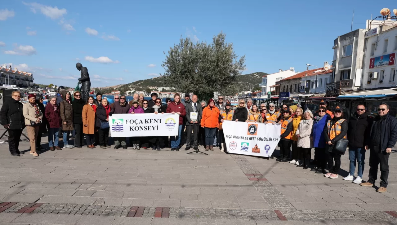 Foça’da 6 Şubat Depremleri Anıldı: Acılar Taze, Yaralar Derin