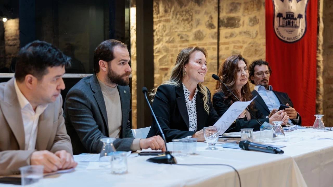 Havra Sokağı’nda Dev Değişim! Başkan Mutlu’dan Esnafa Hijyen ve Kalite Sözü