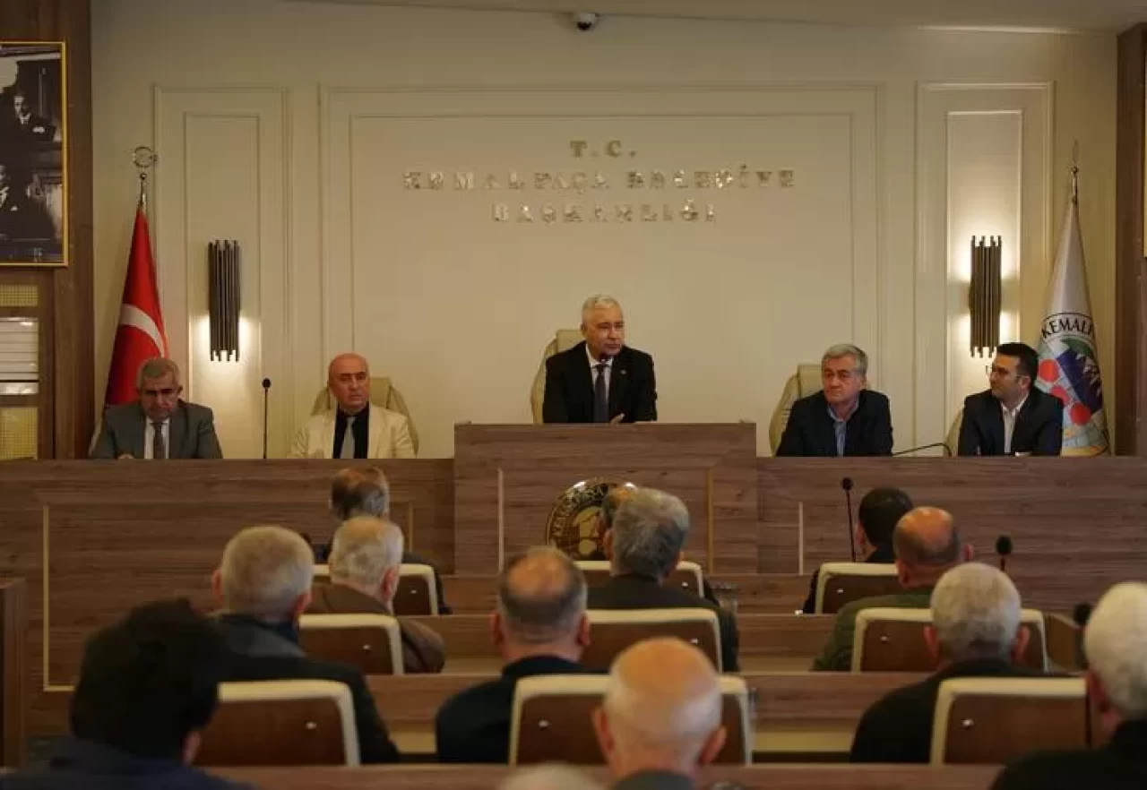 Başkan Türkmen Mahalle Muhtarlarıyla Buluştu, Yeni Projeler Değerlendirildi