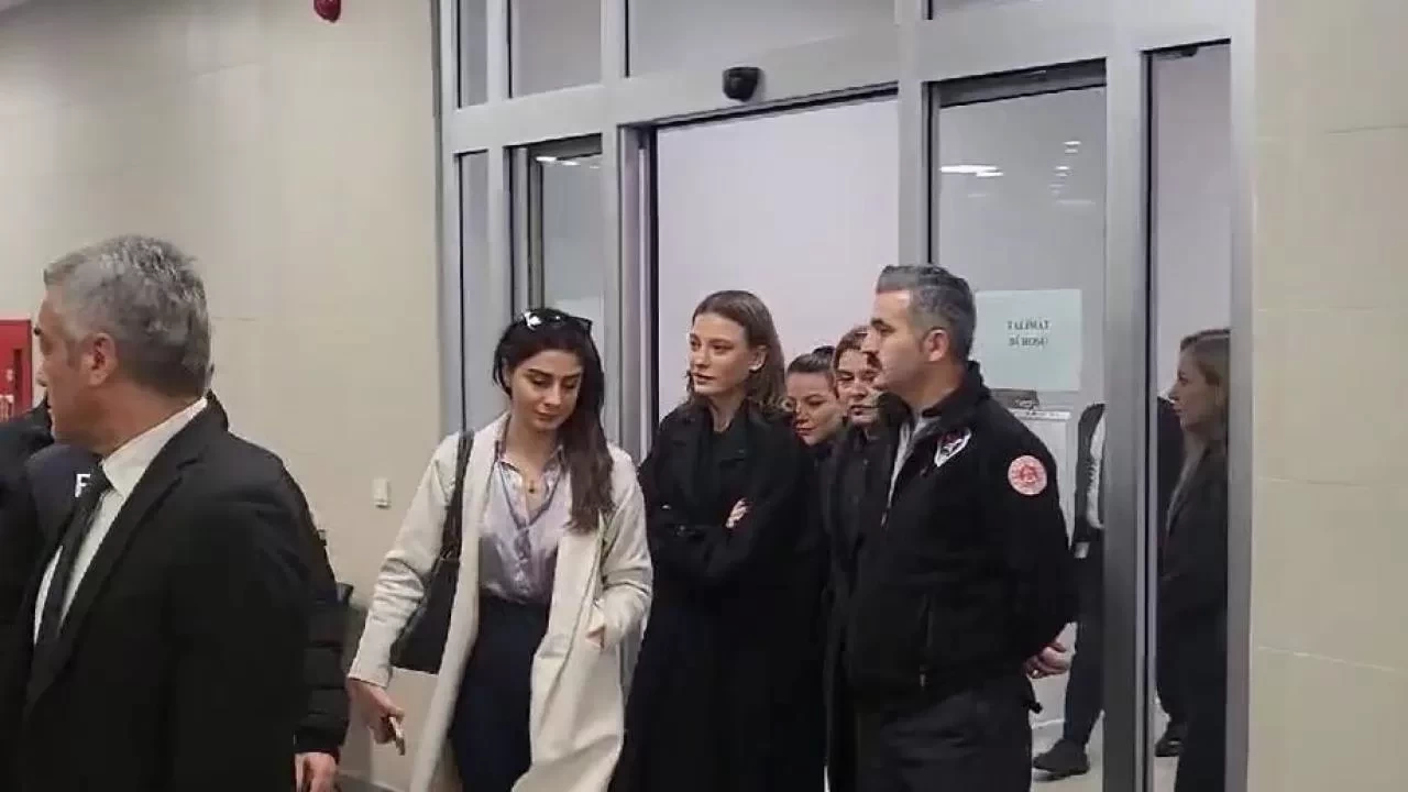 Serenay Sarıkaya Olayı Nedir? Ayşe Barım ve Mert Demir ile İlgili İddialar Ne Anlama Geliyor?