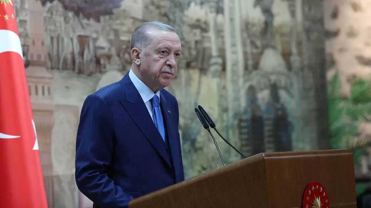 Erdoğan’dan 6 Şubat Depremi Mesajı: “Şehirlerimiz Yeniden Ayağa Kalkacak”