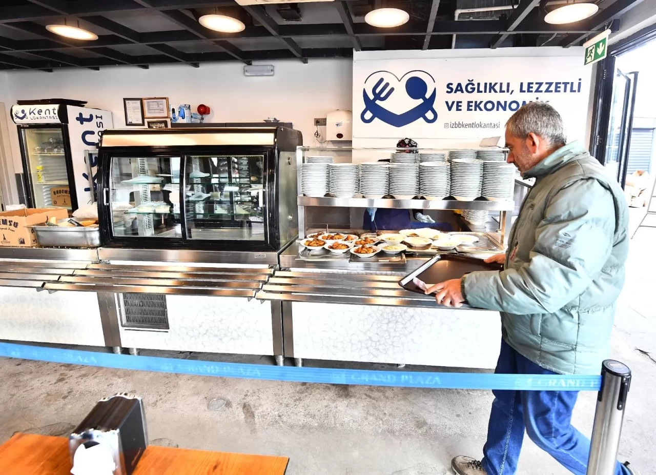 İzmir'de Kent Lokantaları Ramazan'da İftar Menüsünü 50 Liraya Düşürdü!